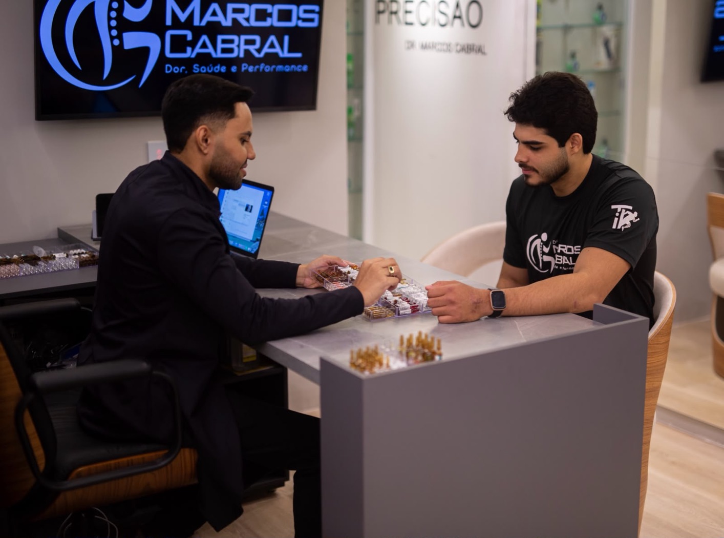 Dr. Marcos Cabral em consulta no Instituto Torque
